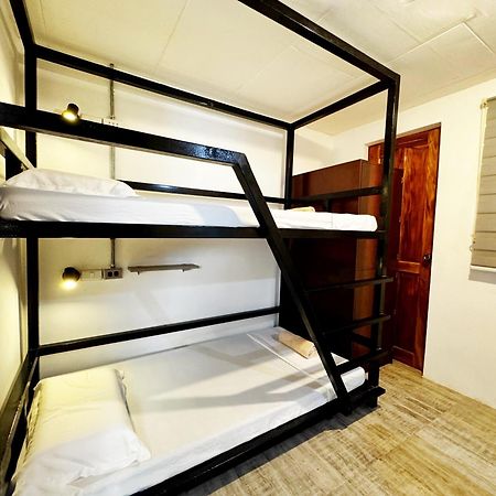 Ocean Breeze Hostel By Daily Sweet Moalboal Extérieur photo