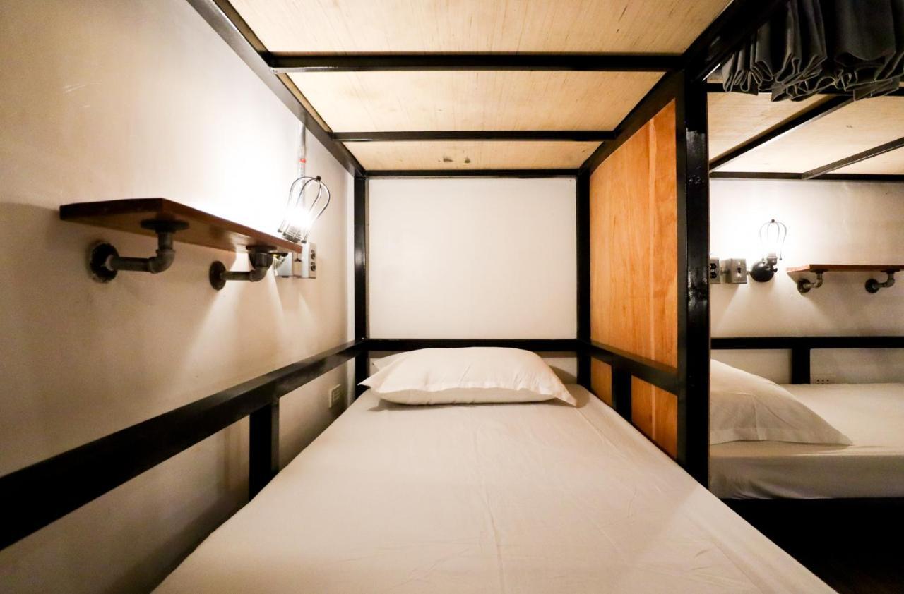 Ocean Breeze Hostel By Daily Sweet Moalboal Extérieur photo