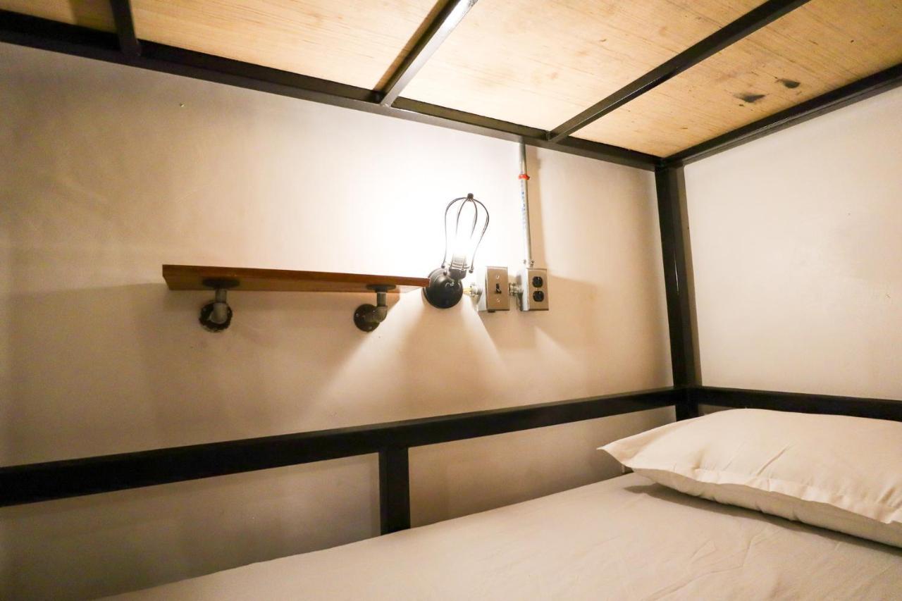 Ocean Breeze Hostel By Daily Sweet Moalboal Extérieur photo