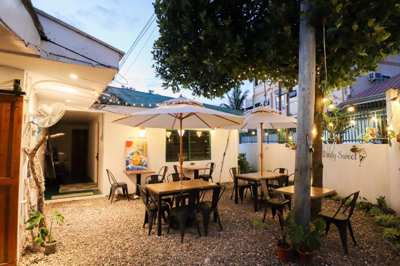 Ocean Breeze Hostel By Daily Sweet Moalboal Extérieur photo