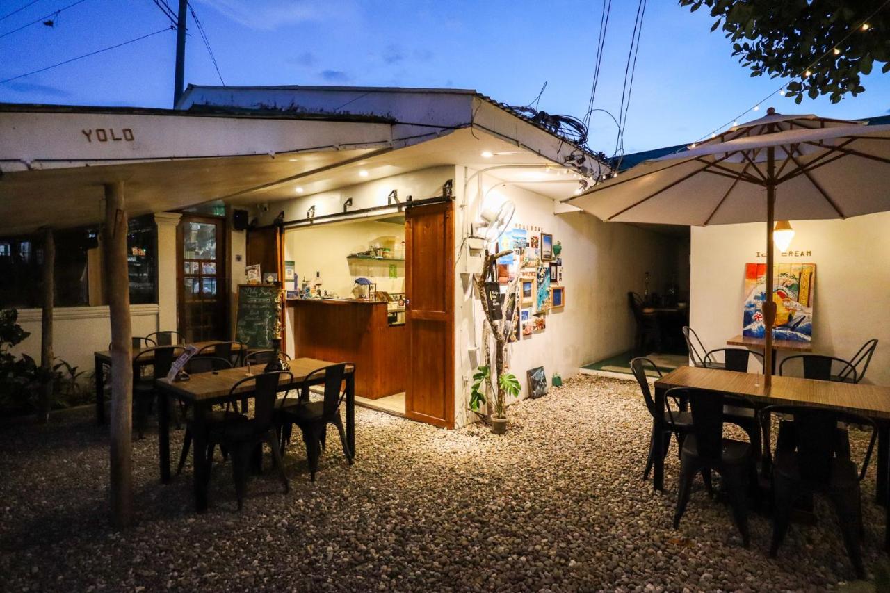 Ocean Breeze Hostel By Daily Sweet Moalboal Extérieur photo