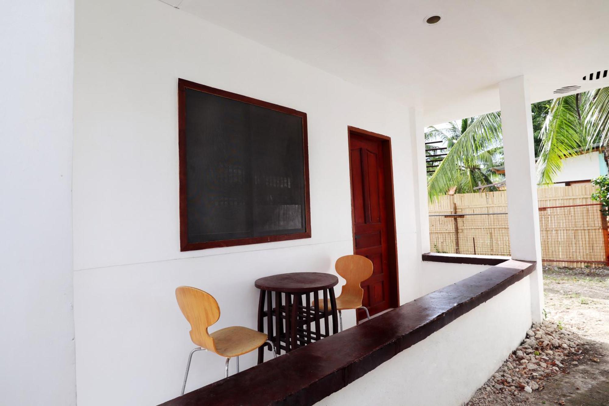 Ocean Breeze Hostel By Daily Sweet Moalboal Extérieur photo