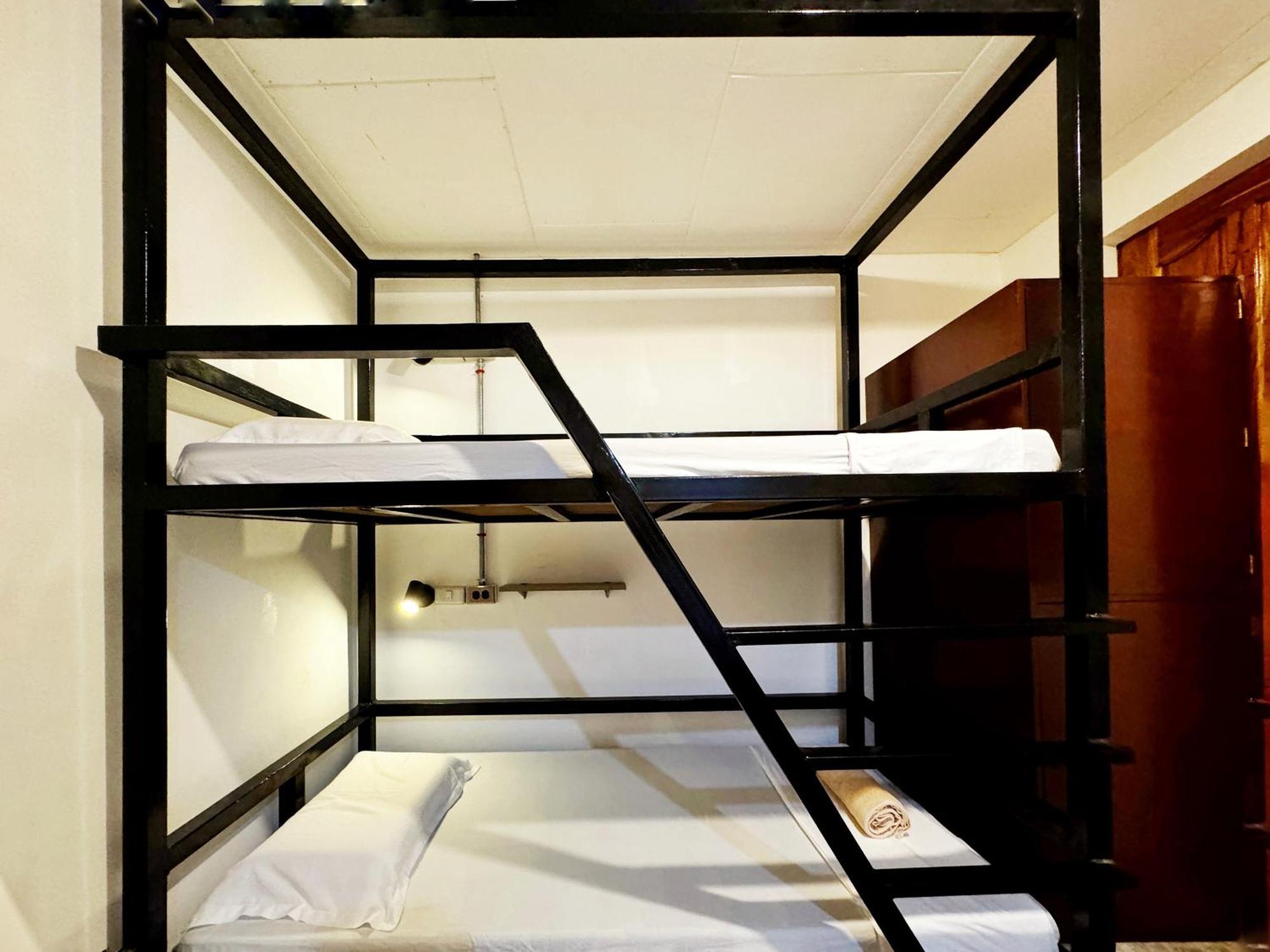 Ocean Breeze Hostel By Daily Sweet Moalboal Extérieur photo