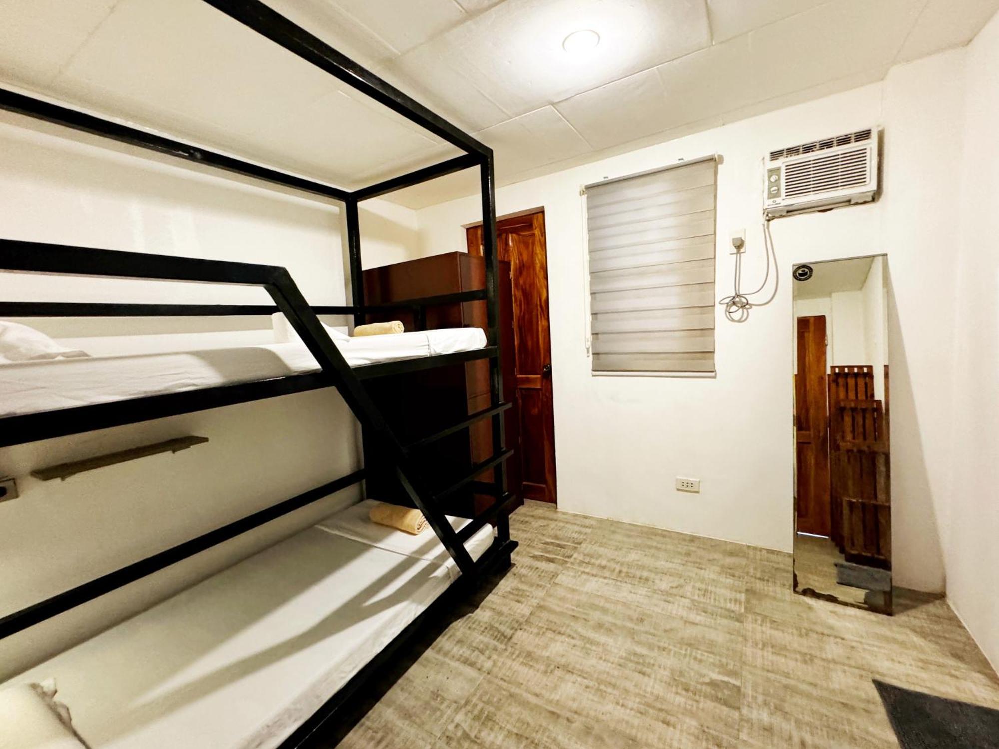 Ocean Breeze Hostel By Daily Sweet Moalboal Extérieur photo